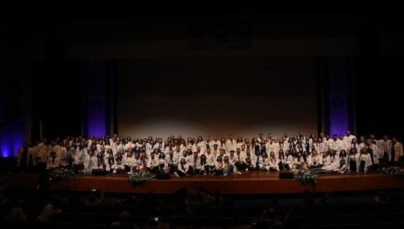 טקס חלוק לבן תוכנית הארבע שנתית טקס חלוק לבן תוכנית הארבע שנתית