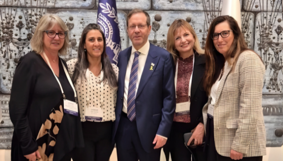 פרופ' פיה רענני וצוותה הוזמנו לבית הנשיא כהוקרה על פועלם לקידום סוגיית המטפלים העיקריים בבני משפחה המתמודדים עם מחלת הסרטן.