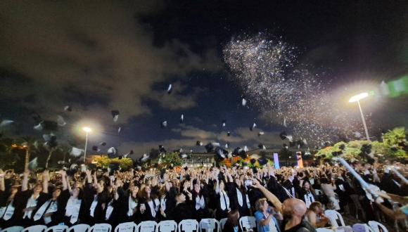 טקס בוגרים ובוגרות בחוג למדע האחיוּת (סיעוד)